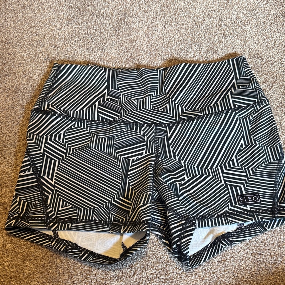Fleo Women's geographic  Patterned Shorts